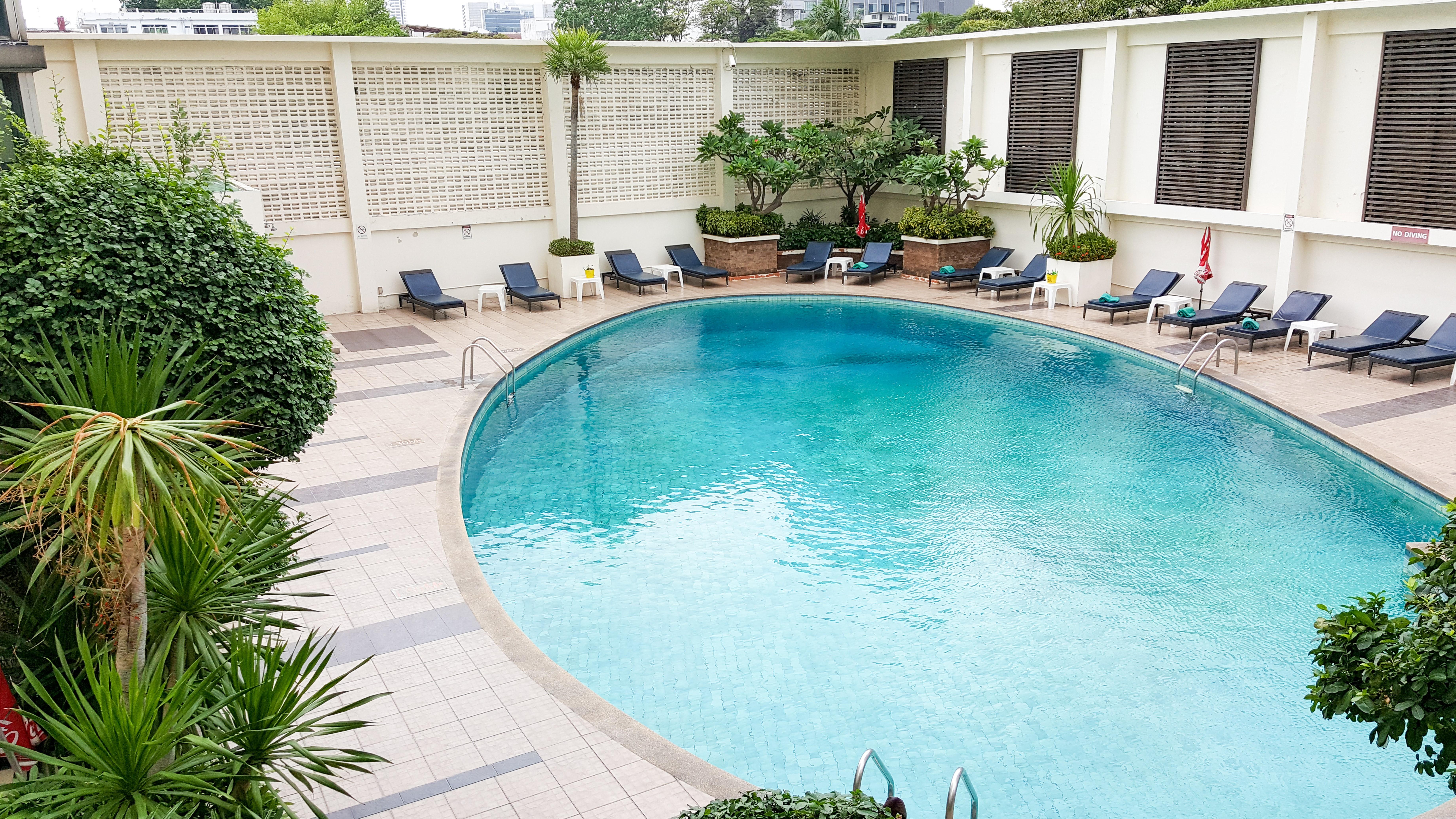 Triple Two Silom Hotel Bangkok Exterior foto