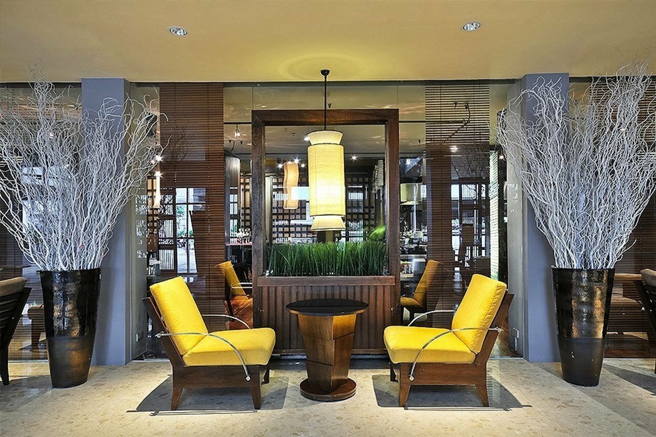 Triple Two Silom Hotel Bangkok Exterior foto